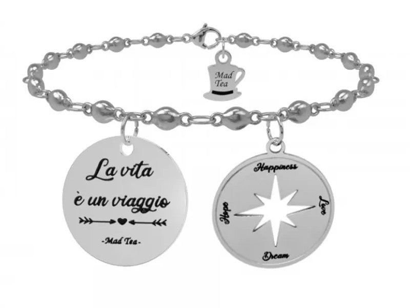 Questo bracciale è ispirato alla classica rosa dei venti utilizzata sin dai tempi antichi per orientarsi durante i lunghi viaggi. Particolarità di questo gioiello sono i suoi punti cardinali: HAPPINESS,LOVE,DREAM e HOPE. Questi sentimenti infatti rappresentano la meta di un viaggio interiore, quel viaggio che tutti noi realizziamo per raggiungere i nostri sogni. Da qui nasce così la Rosa dei Sentimenti! 