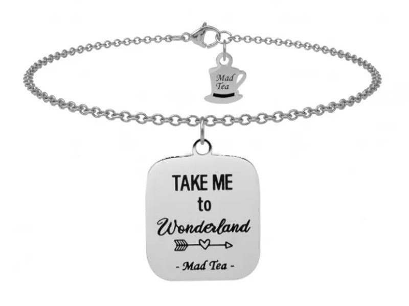 TAKE ME TO WONDERLAND ❤️ Un simpatico cartello da autostoppista per arrivare nel magico mondo di Alice: Wonderland! Bracciale con ciondolo a forma di cartello con incisa la frase "Take me to Wonderland".