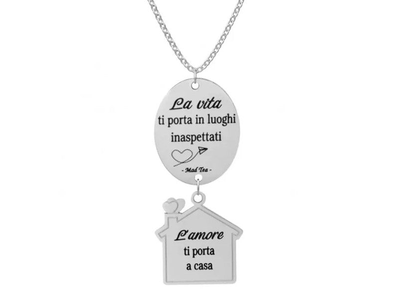 La vita ti porta in luoghi inaspettati, l'amore ti porta a casa ❤️  Questa collana è ispirata al tema del ritorno, infatti ogni viaggio lo vivi tre volte: quando lo sogni, quando lo vivi e quando lo ricordi.  Non importa quanto lontano andremo, solo quando torneremo a casa capiremo la vera dimensione del nostro viaggio. Sarà quella dei sorrisi quando racconteremo la nostra avventura a chi amiamo.