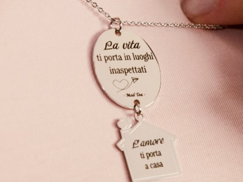 Collana collezione Wanderlust con scritte la vita ti porta in luoghi inaspettati, l'amore ti porta a casa
