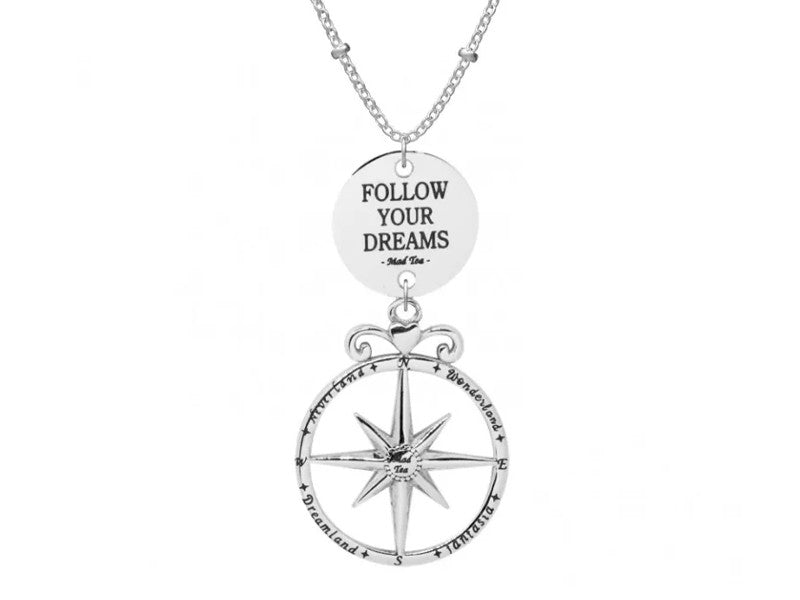 FOLLOW YOUR DREAMS ❤️  Credi sempre nei tuoi sogni e vivi la tua favola, la magia non ha età!  La nostra bussola dei sogni ci aiuterà ad orientarci durante questo magico viaggio per raggiungere una nuova meta: i mondi delle favole!  Collana con bussola dei sogni indicante la direzione dei mondi delle favole e targhetta con frase "Follow your dreams".