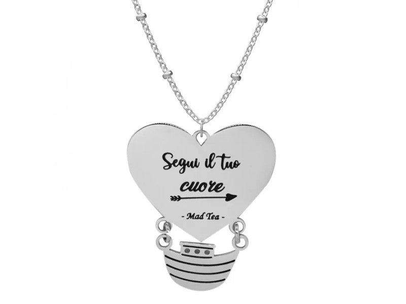 Ci sono viaggi che si fanno con un unico bagaglio: il cuore ❤️  Un dolce dirigibile a forma di cuore ci svela quello che è il principale bagaglio di ogni viaggio: il cuore.