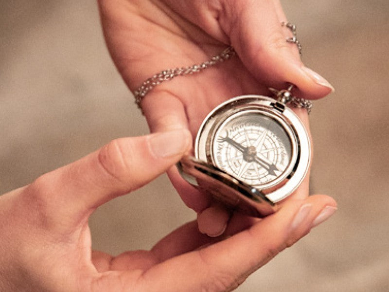 Collana bussola dei sogni con i quattro mondi magici disney