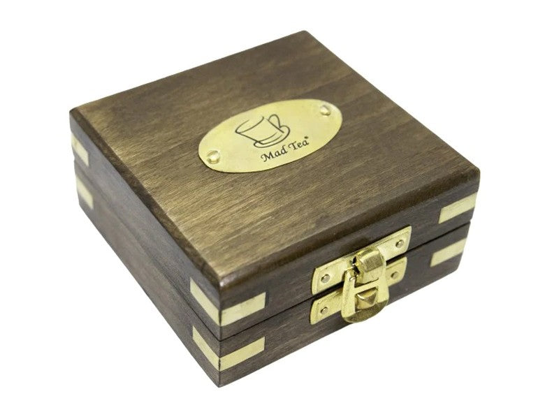 Confezione regalo bussola dei sogni in legno con logo mad tea dorato