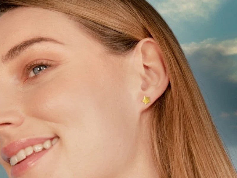 Un semplice cartello stradale che segnala una direzione diventa un anello di congiunzione con i nostri sogni indicandoci la via. Ma quale via? Ovviamente quella per intraprendere il nostro grande viaggio!