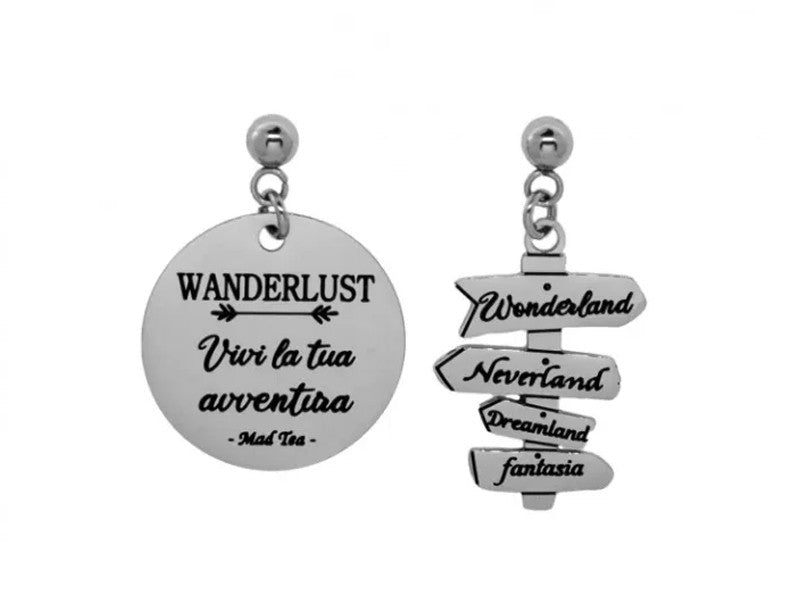 Questi orecchini rappresentano l'inizio del nostro viaggio e della nostra avventura ❤️  Un magico cartello ci indica le direzioni per raggiungere i mondi delle favole: Wonderland, il Paese delle meraviglie di Alice, Neverland di Peter Pan, Dreamland di Dumbo e Fantasia della Storia infinita.