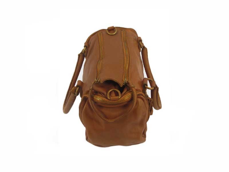 Bauletto in pelle morbida effetto vintage con tasche laterali by whynotshoplaspezia