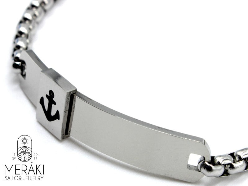 Dettaglio targhetta con ancora bracciale meraki Plate