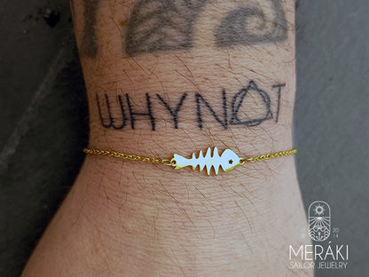 Meraki bracciale fishbone in acciaio a catenella con lisca di pesce centrale in oro