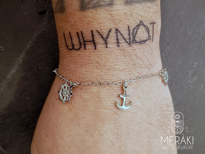 Un’ ancora in mezzo al mare, pronta a resistere a qualsiasi tempesta. Nel viaggio verso nuovi orizzonti tra le onde della vita.. sei pronta ad essere un punto fermo su cui poter sempre contare?