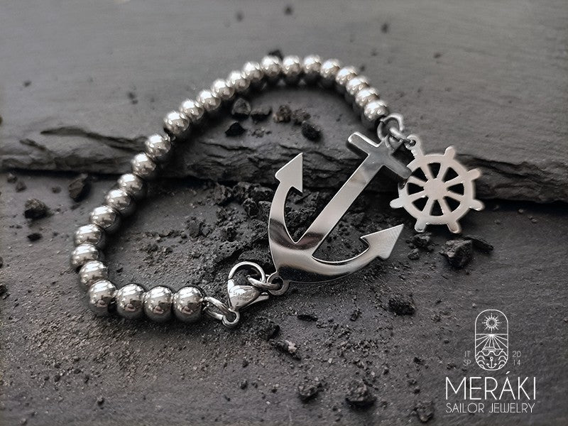 Guida il tuo stile nella giusta direzione con questo bracciale con ancora & timone in acciaio.