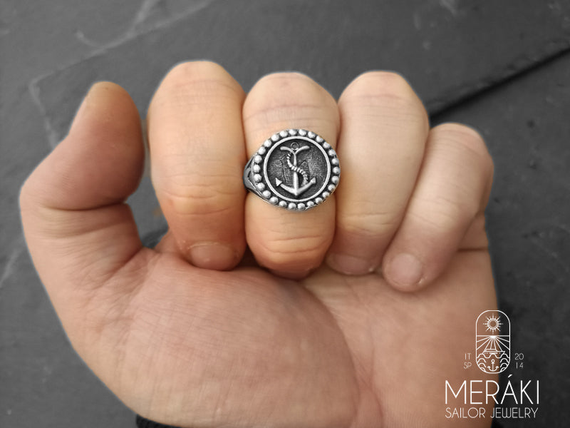 Meraki anello in Zamak con ancora con corda centrale