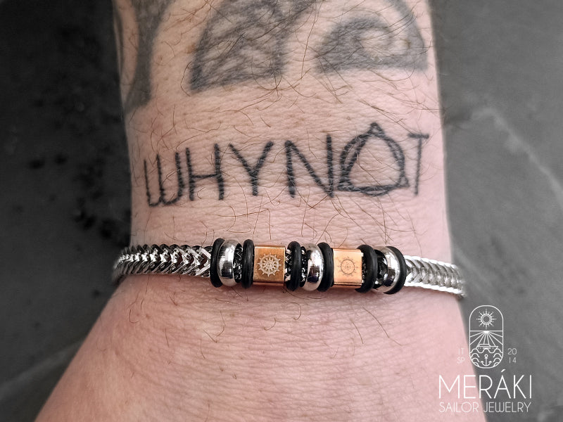 Bracciale Yam in acciaio con timoni dorati