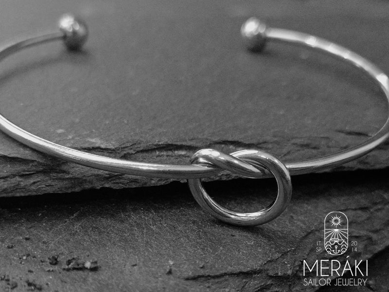 Se stringi troppo si spezza, se non stringi abbastanza si scioglie.