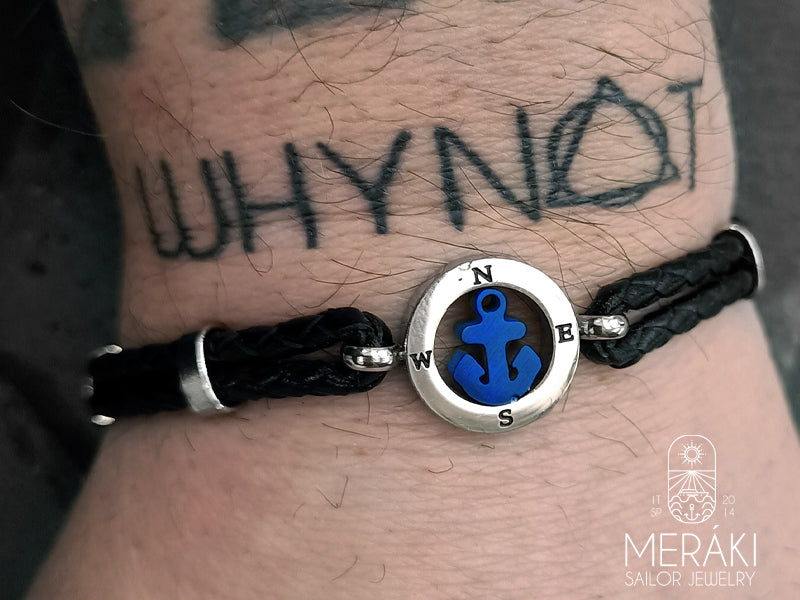 Bracciale Glauco con ancora blu indossato