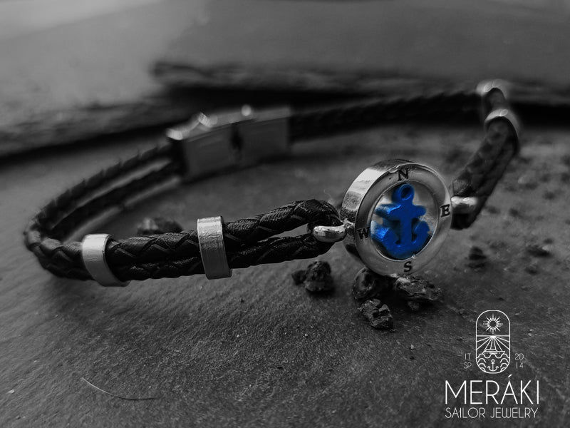 Meraki sailor jewelry Bracciale Glauco in pelle con ancora blu e punti cardinali