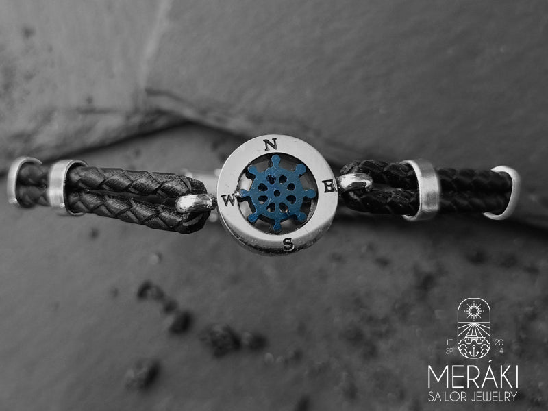 Bracciale Glauco in pelle con timone blu e punti cardinali
