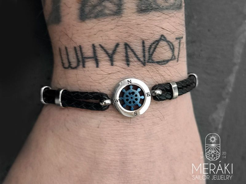 Meraki Bracciale Glauco in pelle con timone blu e punti cardinali