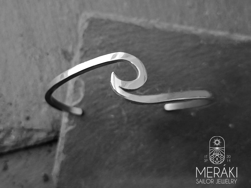 Wave stainless steel bracelet by Meraki sailor jewelry