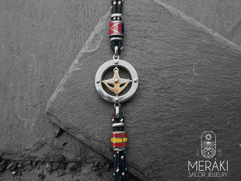 Tra i gioielli di un uomo non può quindi mancare un modello versatile e alla moda come questo.