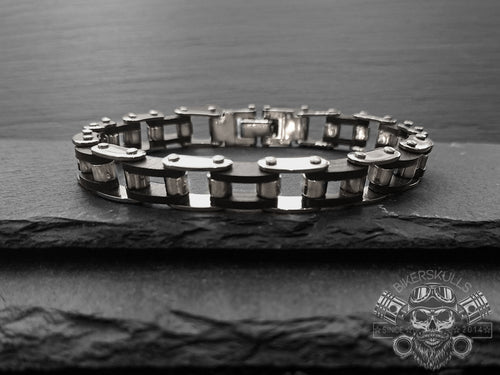 E' realizzato in acciaio inossidabile e potrà essere un bellissimo e apprezzatissimo regalo per tutti gli appassionati di moto.