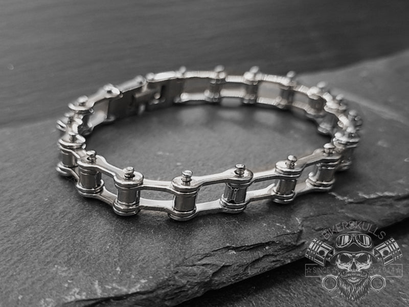 I bracciali Bike chain possono essere di certo adatti a tutti gli uomini che amano gli sport o che si definiscono sportivi.