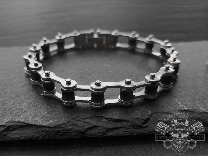 I bracciali Bike chain possono essere di certo adatti a tutti gli uomini che amano gli sport o che si definiscono sportivi.
