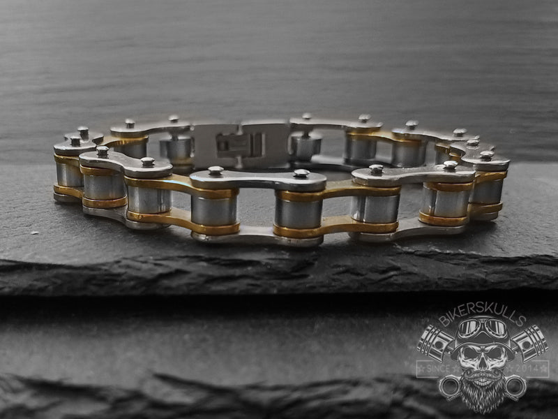 Il bracciale Bike chain è un elemento di raccordo, di unione, di resistenza, imprescindibile per le moto-bici. 