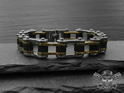 Il bracciale Bike chain è un elemento di raccordo, di unione, di resistenza, imprescindibile per le moto-bici. 