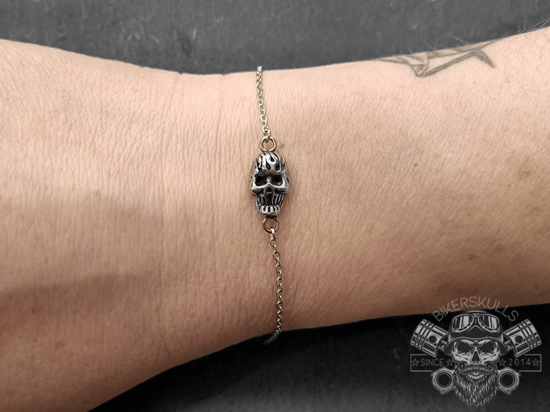 Bracciale Kirin con teschio indossato 