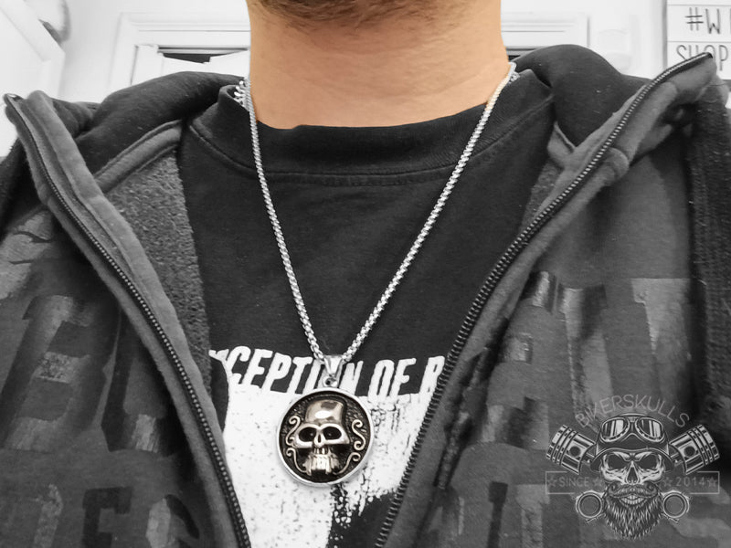 Collana Math in acciaio con ciondolo rotondo con teschio