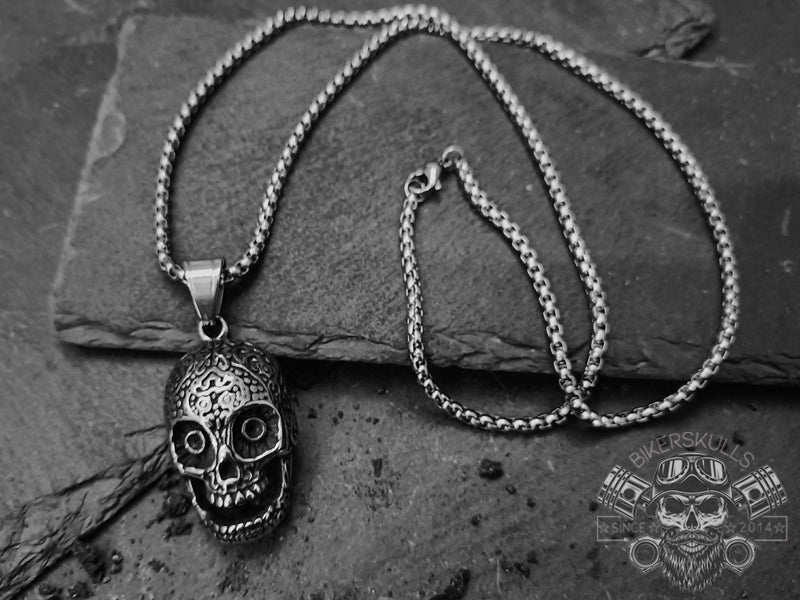 Collana in acciaio con ciondolo a forma di teschio messicano con dettagli neri