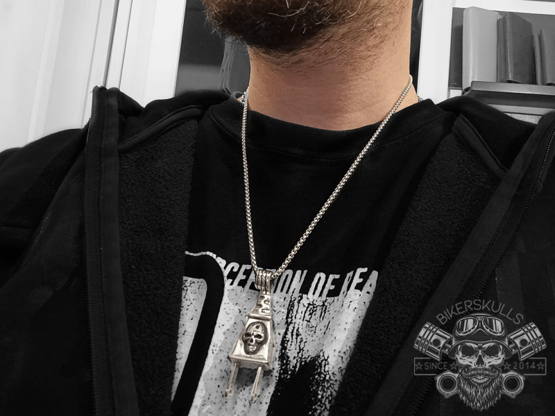 Bikerskull skull electric plug necklace