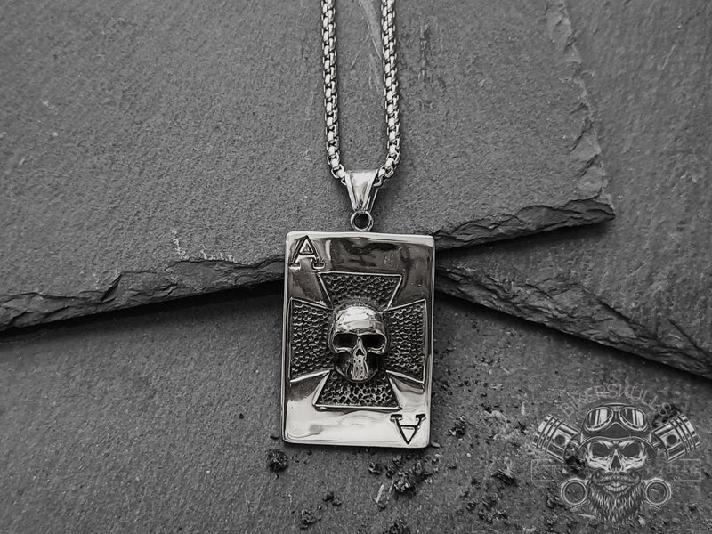 Collana Joshua carta da gioco con teschio e Croce Cavalieri Templari