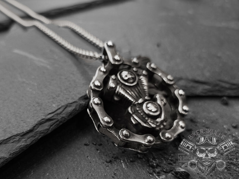 Collana da uoo, con ciondolo a fora di crocifisso, in stile vintage Collana da uoo, con ciondolo a fora di crocifisso, in stile vintage