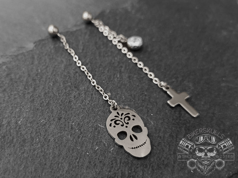 Orecchini Kodama teschio messicano con croce in acciaio