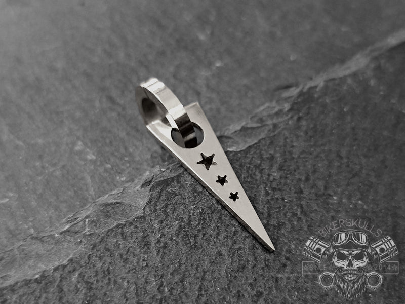 Il ciondolo è rimovibile e può essere sostituito con altri pendenti per uno stile illimitato.