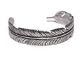 Ricercatezza e particolarità rendono questo bracciale un gioiello unico e speciale. Al suo interno è incisa una parola: BELIEVE che tradotta vuol significare "Credere in se stessi"
