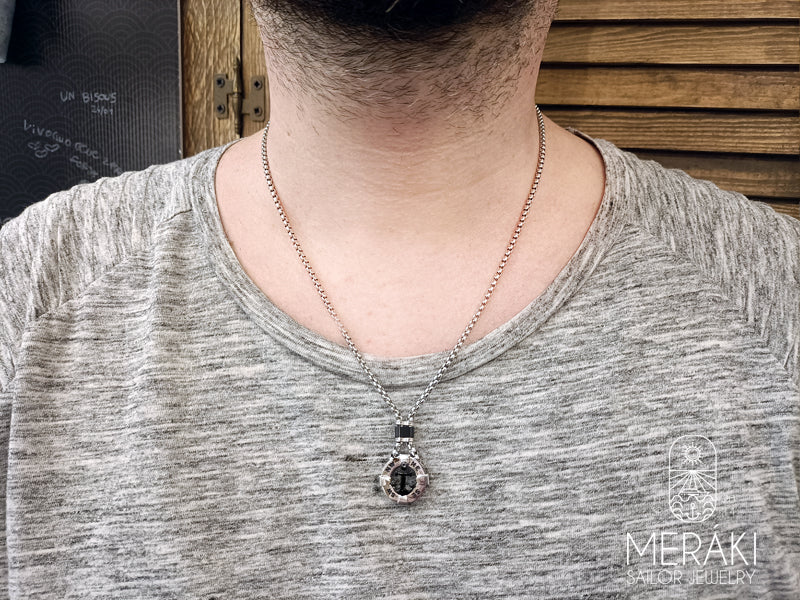 Collana Meraki Itziar con ciondolo ad ancora nero
