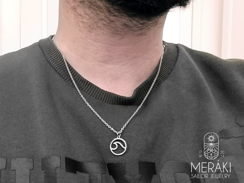 Collana a maglia fine da uomo con ciondolo ad onda
