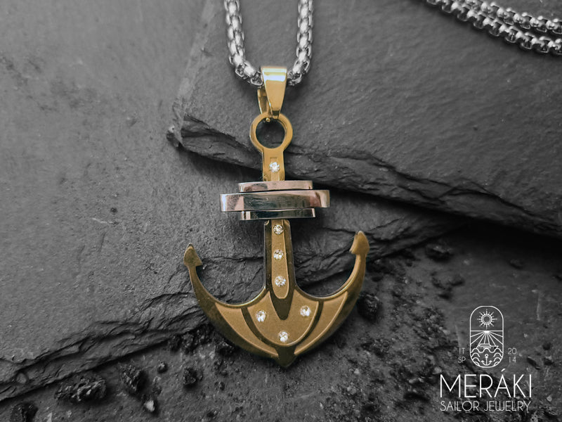 Collana Northill in acciaio con ancora dorata e zirconi