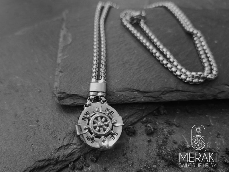 Meraki collana uomo in acciaio con timone e punti cardinali