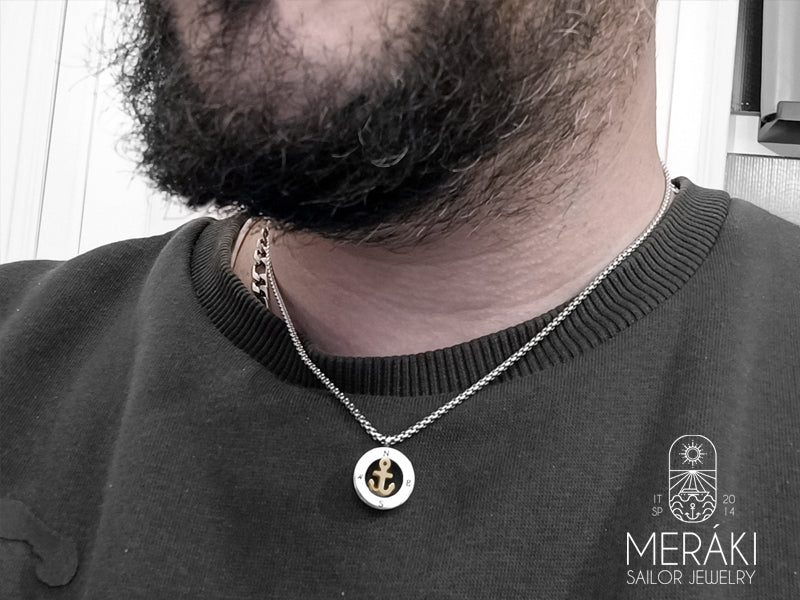 Meraki collana Glauco con ancora dorata e punti cardinali