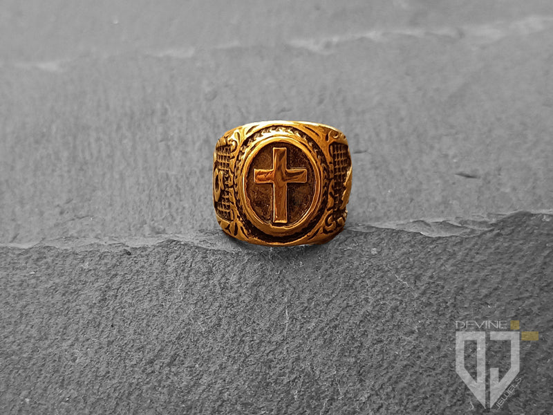 Anello Milkom croce in acciaio dorato