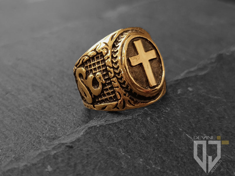 Anello Milkom croce in acciaio dorato