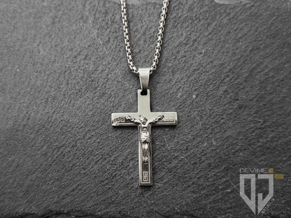 Per tutti coloro che amano gli accessori con le croci vi proponiamo questa collana con ciondolo, per l'appunto, a forma di croce con Gesù realizzata in resistente acciaio inossidabile