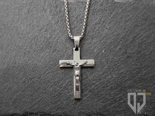 Per tutti coloro che amano gli accessori con le croci vi proponiamo questa collana con ciondolo, per l'appunto, a forma di croce con Gesù realizzata in resistente acciaio inossidabile