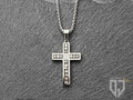 La collana Eros combina la purezza e la sacralità con lo stile. Un design elegante permette di poterlo facilmente indossare vicino al tuo cuore o insieme ad altri accessori per un look più accattivante.