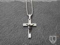 Croci e crocifissi non sono solo per i cristiani. Oggi quei simboli si sono allontanati di un passo dalla religione e hanno acquisito un significato piuttosto culturale trovando un posto d'onore nella moda gotica, le croci non sono più un tabù.