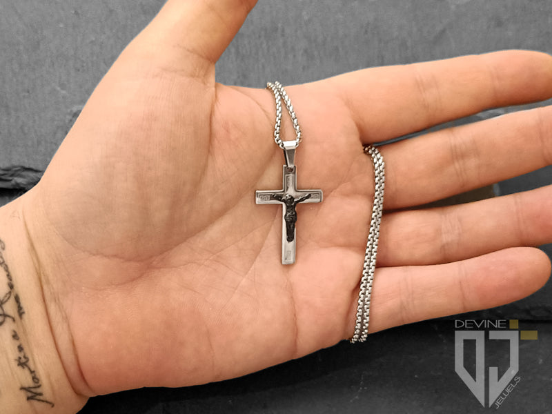 Collana Ares croce con cristo in acciaio bicolor